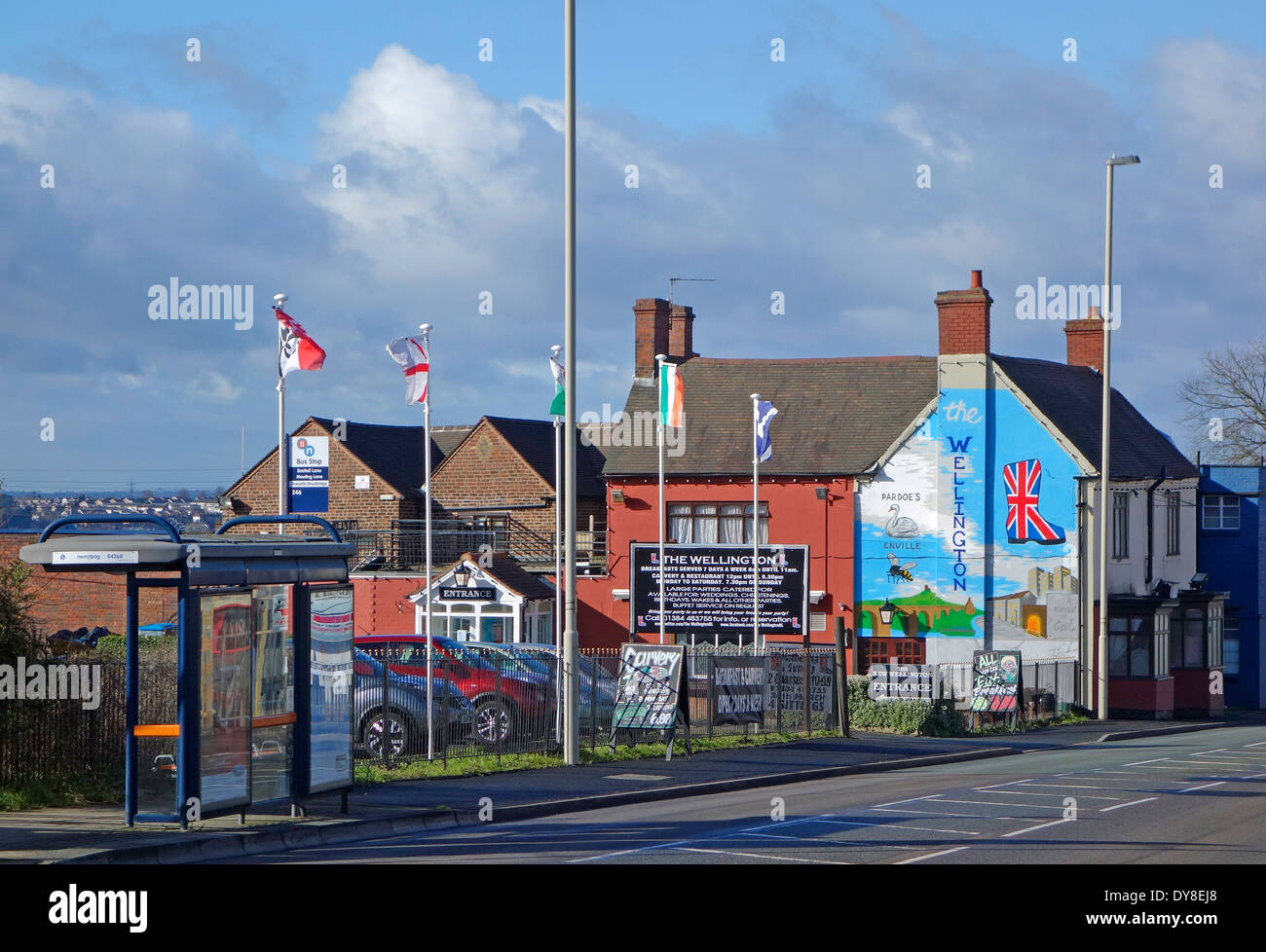 Il murale raffigurante il Black Country, il Wellington Pub, Brettell Lane ( A461 ), Brierley Hill, West Midlands, England, Regno Unito Foto Stock