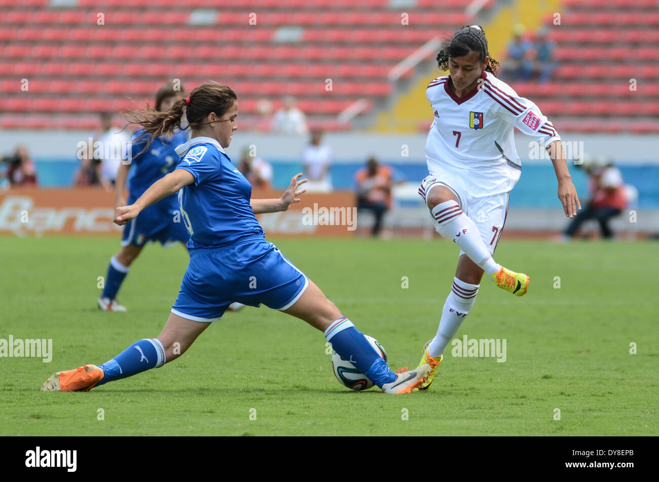 Venezuela player Yosneidy ZAMBRANO (7), contro l'Italia player Flaminia SIMONET Foto Stock