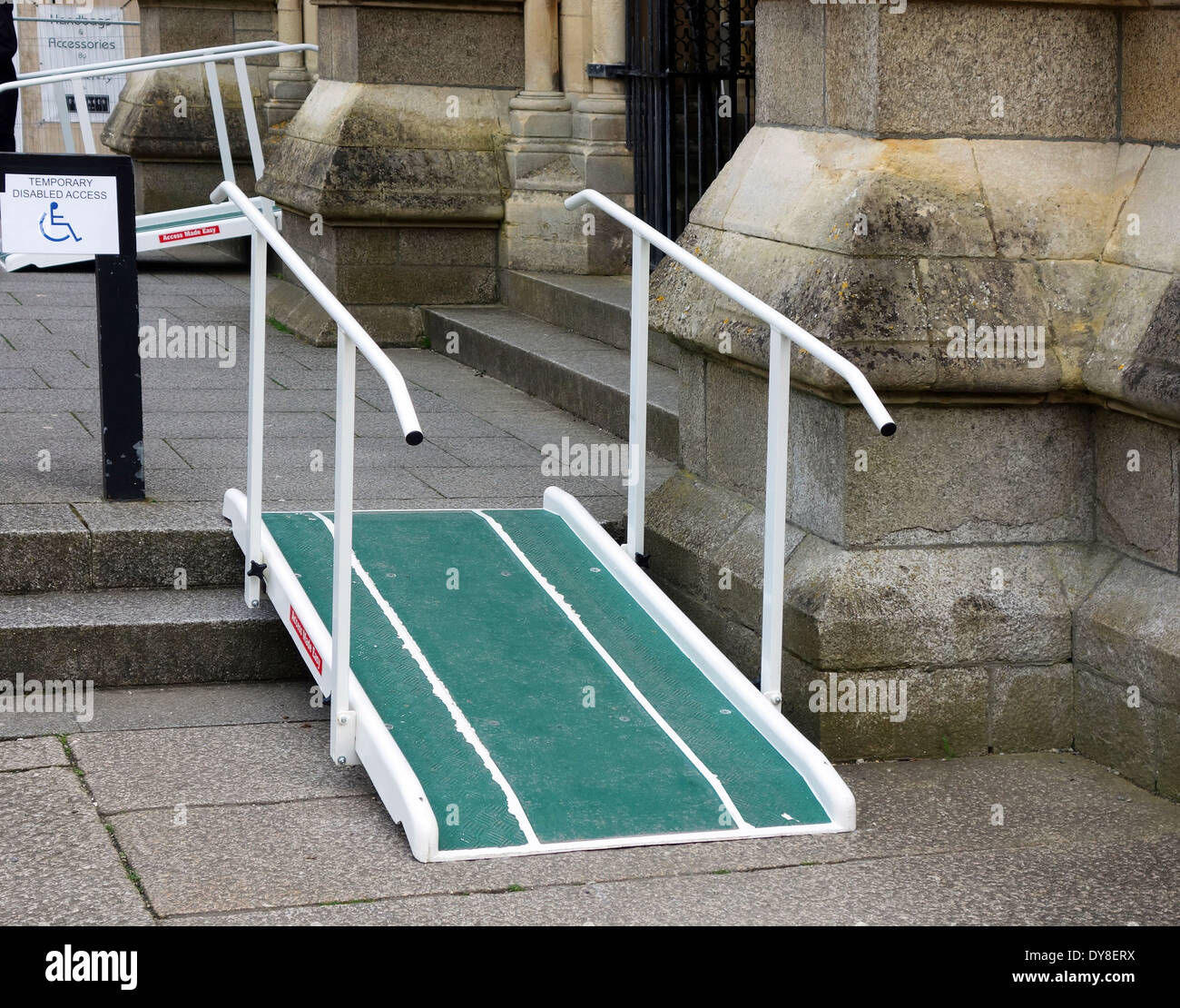 Rampa disabile immagini e fotografie stock ad alta risoluzione - Alamy