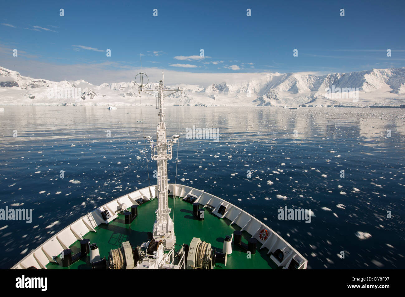 Il ponte della Akademik Sergey Vavilov, un rafforzamento del ghiaccio nave per una crociera spedizione in Antartide Foto Stock