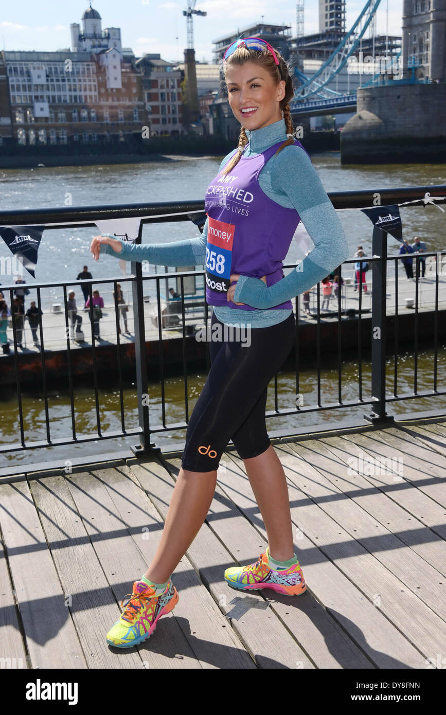 Londra, Regno Unito. Il 9 aprile 2014. Amy Willerton (Chickenshed) assiste la VIRGIN LONDON MARATHON: Celebrity photocall al Tower Hotel, St. Katharines Way, Londra. Foto di vedere Li/Alamy Live News Foto Stock