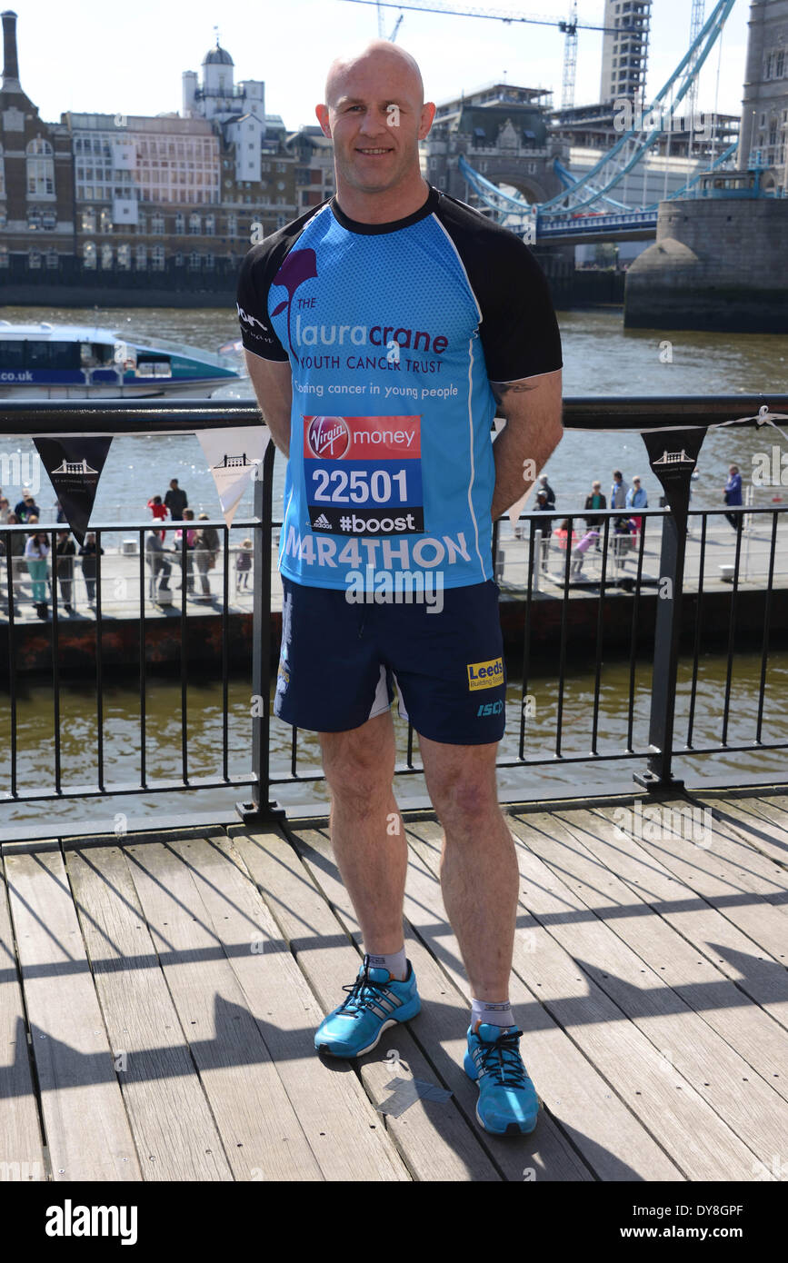Londra, Regno Unito. Il 9 aprile 2014. Keith Senior (Laura gru cancro giovanile fiducia) in funzione dir (World Horse Welfare) assiste la VIRGIN LONDON MARATHON: Celebrity photocall al Tower Hotel, St. Katharines Way, Londra. Foto di vedere Li/Alamy Live News Foto Stock