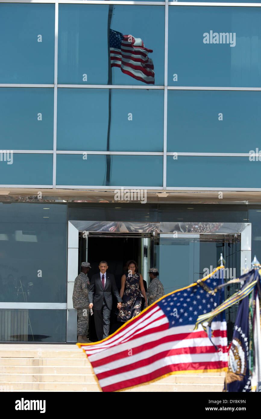 Pres. Barack Obama e la First Lady Michelle Obama arriva al memoriale di servizio per i soldati uccisi in ripresa a Fort Hood Army Post Foto Stock