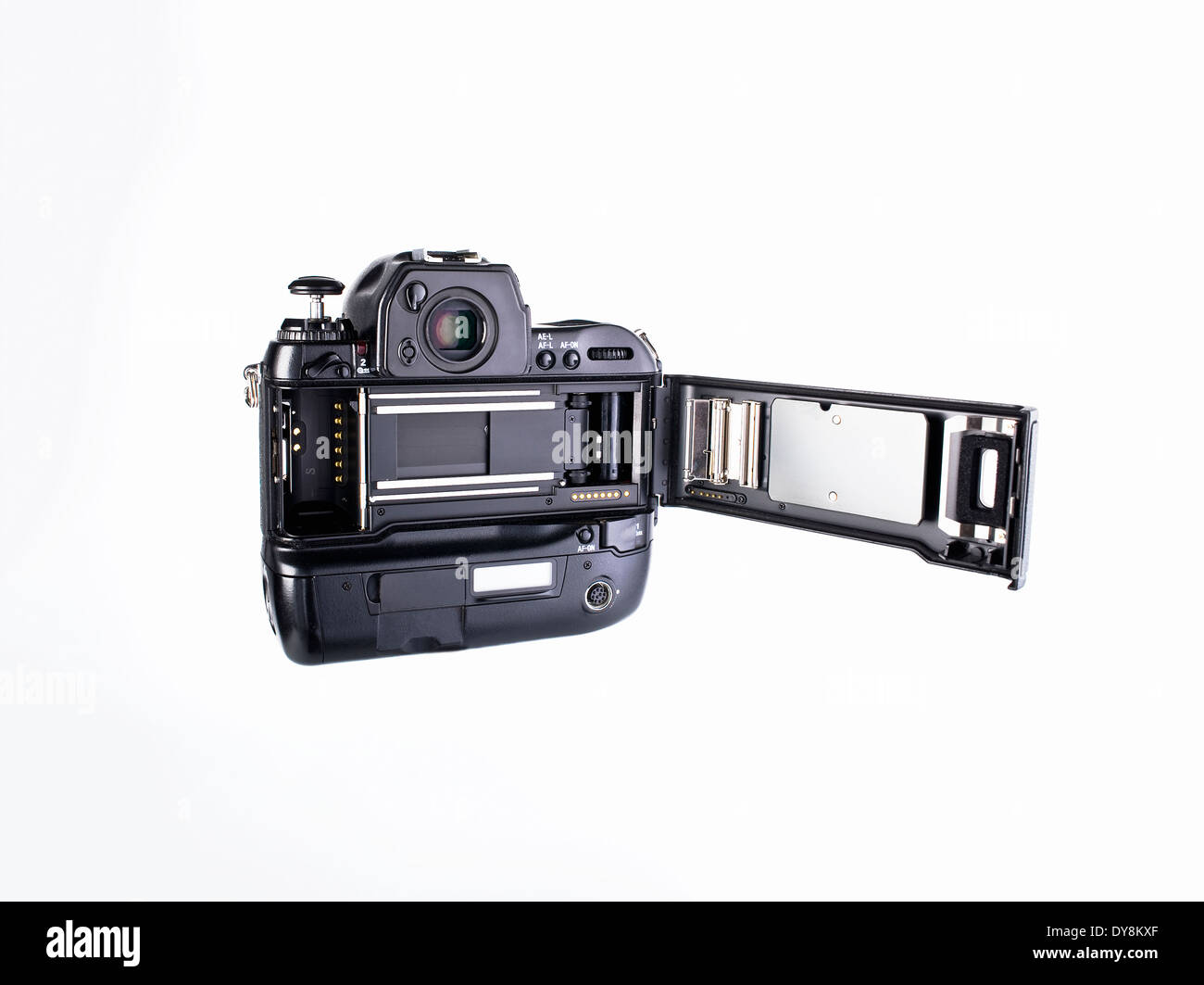 Il retro di un professionista 35mm fotocamera a pellicola film con porta di carico aperta per mostrare film vano e otturatore Foto Stock