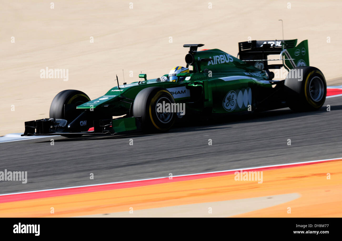 Manama, Bahrain. 9 Apr 2014. Caterham di Marcus Ericsson rigidi durante il periodo della Formula 1 test sul circuito di Sakhir in Manama, Bahrein, il 9 aprile 2014. Credito: Hasan Jamali/Xinhua/Alamy Live News Foto Stock