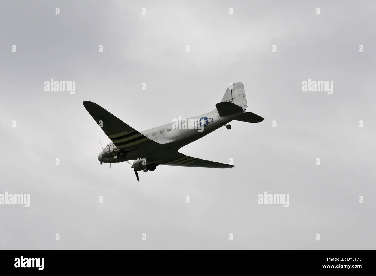 Douglas DC-3 presso l'air show di La Ferte Alais Foto Stock