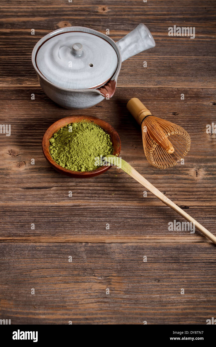 Matcha tè tè e frusta Foto Stock