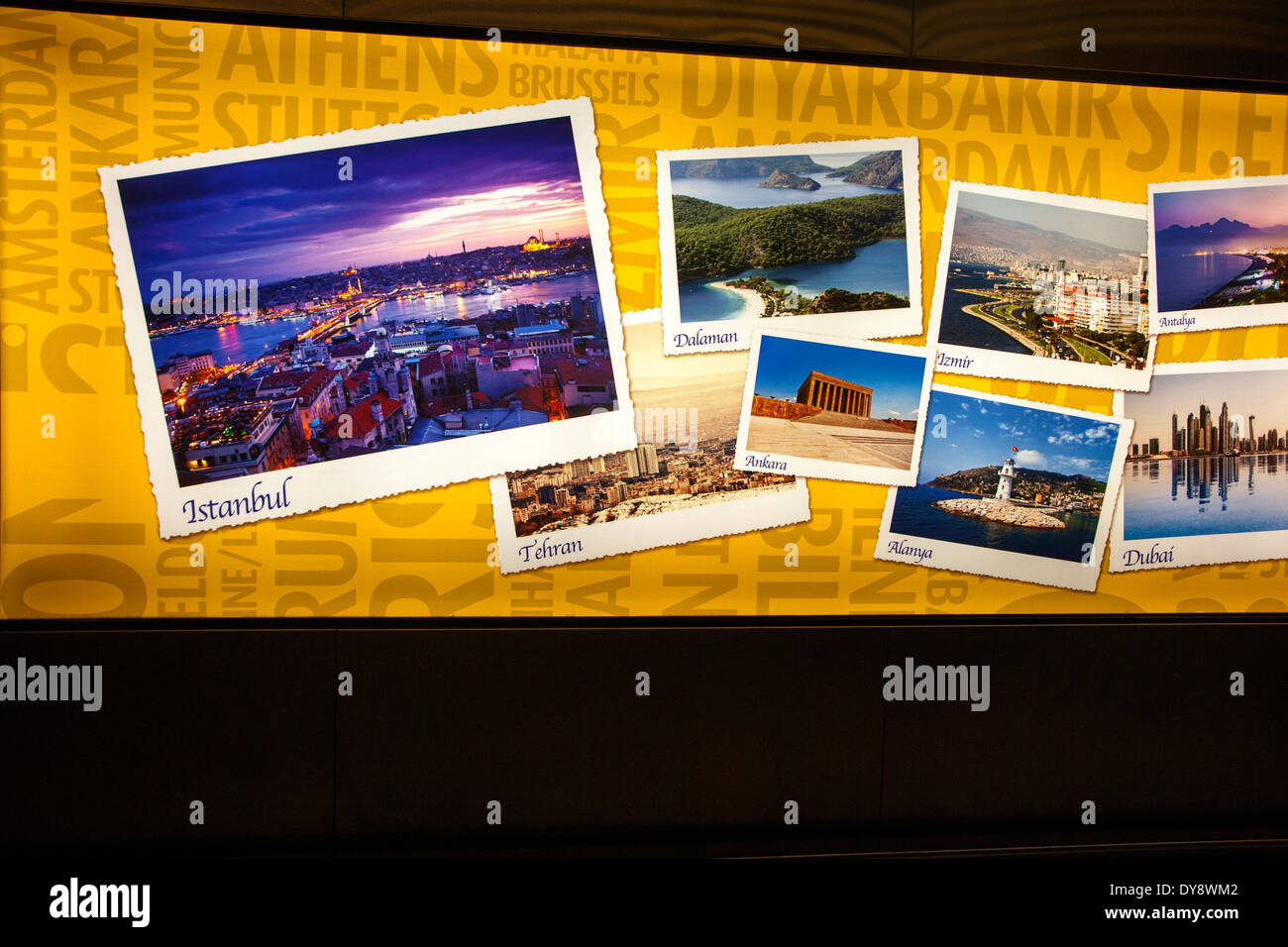 Display elettronico di destinazione di vacanza immagini a Stansted Airport, Essex, Inghilterra Foto Stock