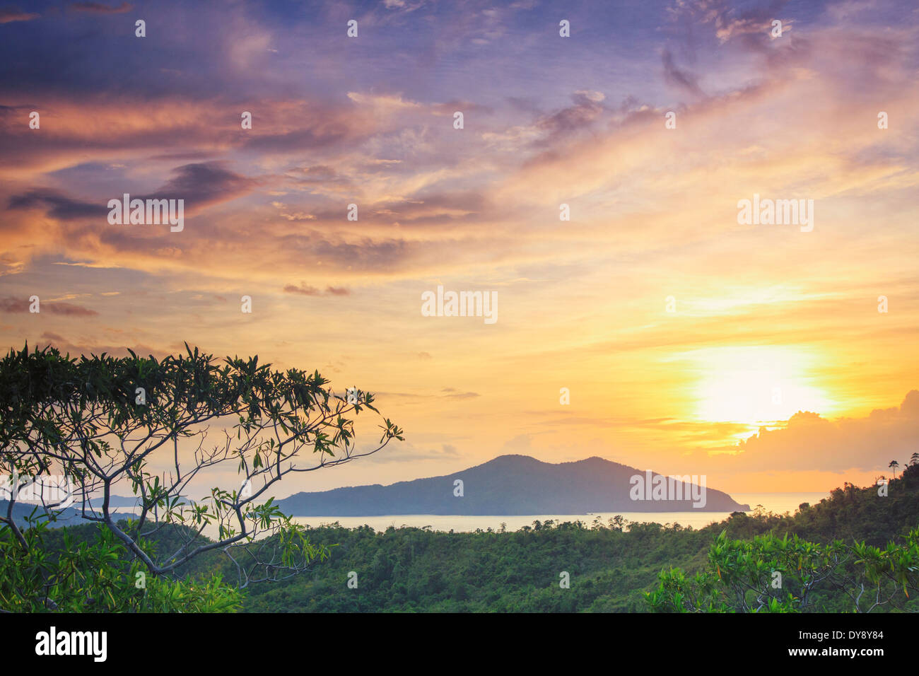 Filippine, Palawan Port Barton, vista in elevazione del Albaguen Isola e isolotti circostanti Foto Stock
