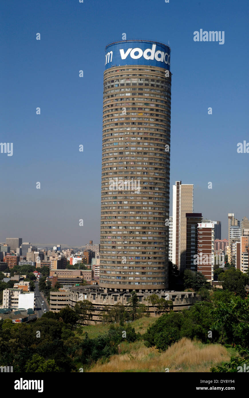 Sud Africa, Johannesburg, 2008:Ponte Tower, un enorme blocco circolare di appartamenti che domina lo skyline di Hillbrow.Graeme William Foto Stock