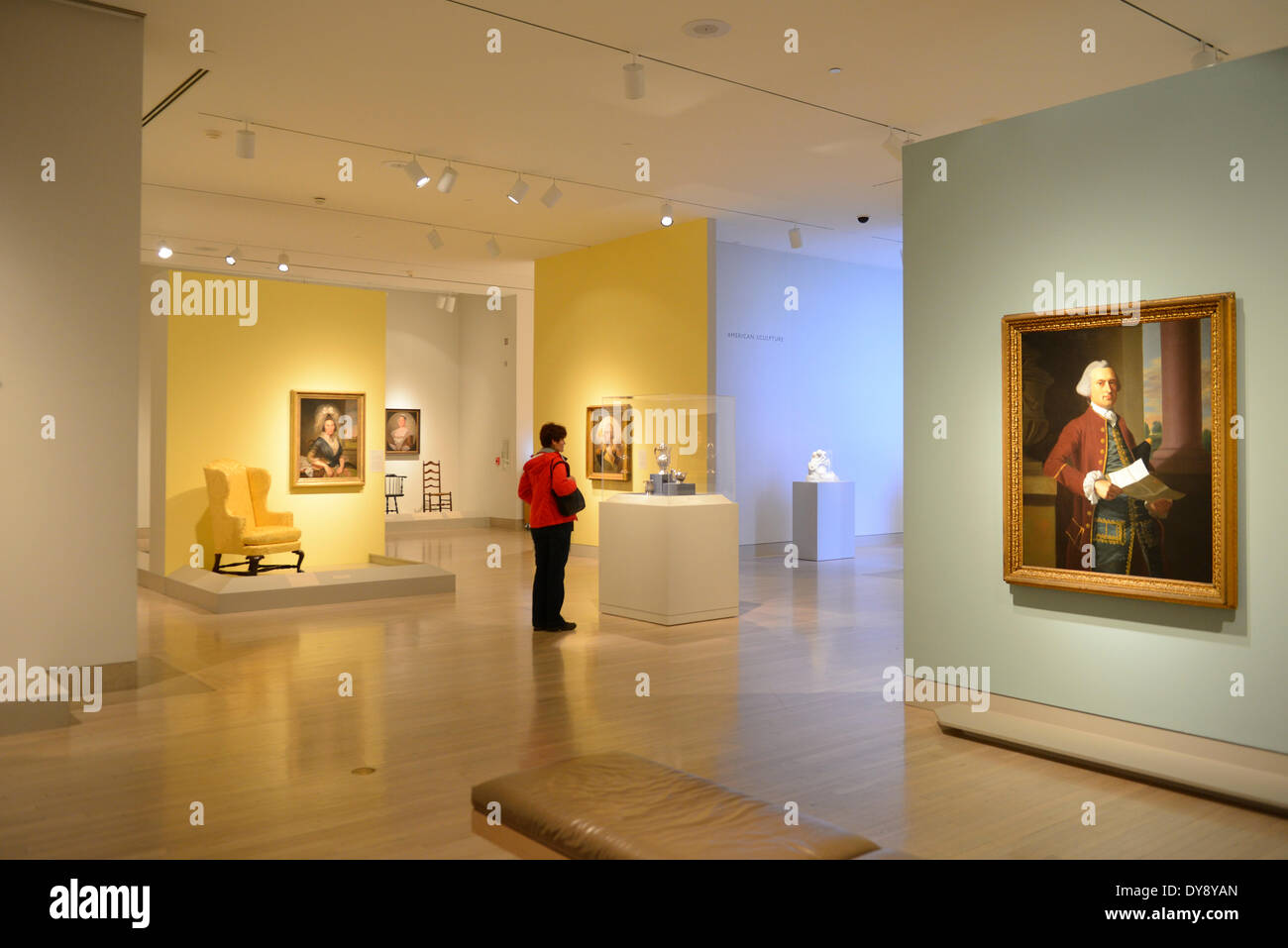 America del nord Texas USA Stati Uniti America Dallas Dallas Museum of Art Museo di arte donna visitatore dipinti interni Foto Stock