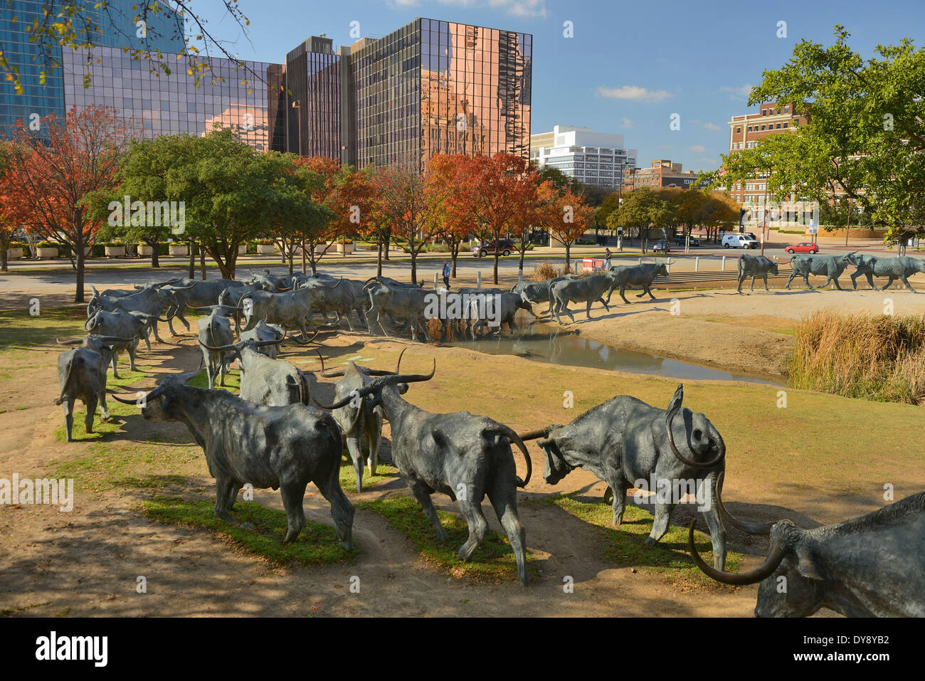 Nord America, Texas, Stati Uniti d'America, Stati Uniti, America, Dallas, scultura, Pioneer Place, il Cattle Drive, downtown, cowboy, bovini, arte Foto Stock