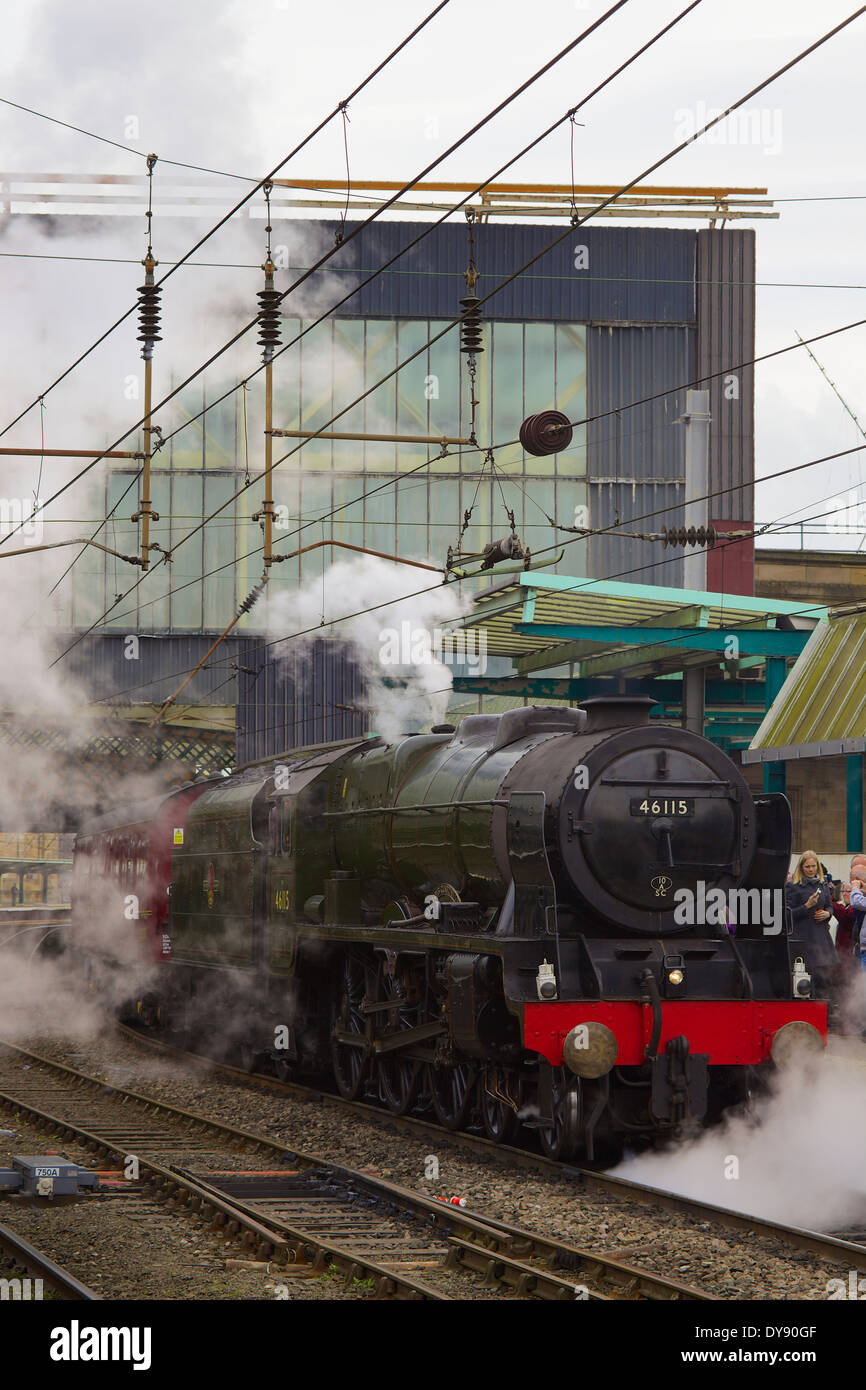 Treno a vapore 46115 Scots Guardsman a Carlisle stazione ferroviaria,Carlisle,Cumbria,Inghilterra, Regno Unito, Gran Bretagna Foto Stock