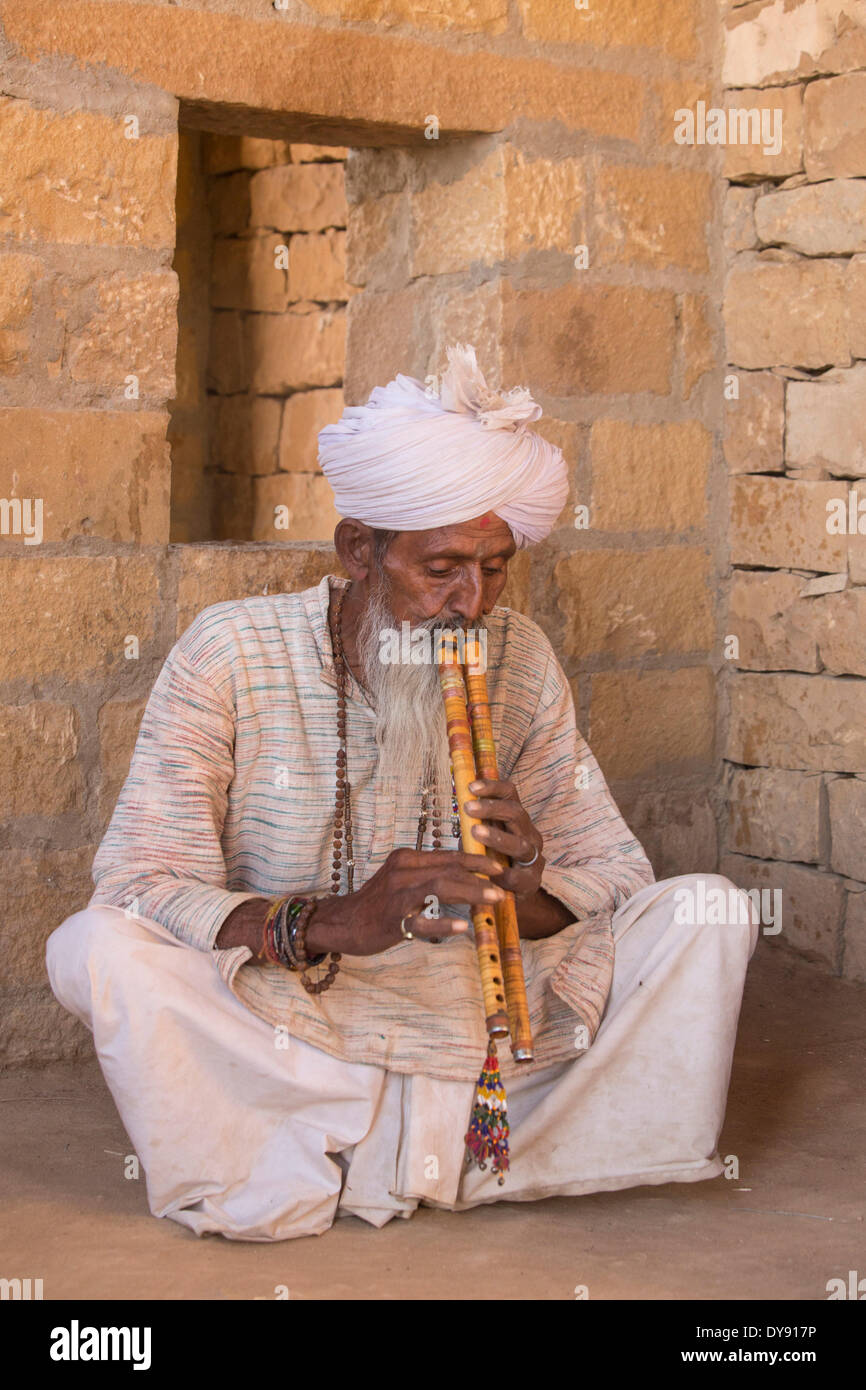 Indiano, uomo, Asia, Uomo, uomini, India Rajasthan, flauto, Turbante, bianco, Foto Stock