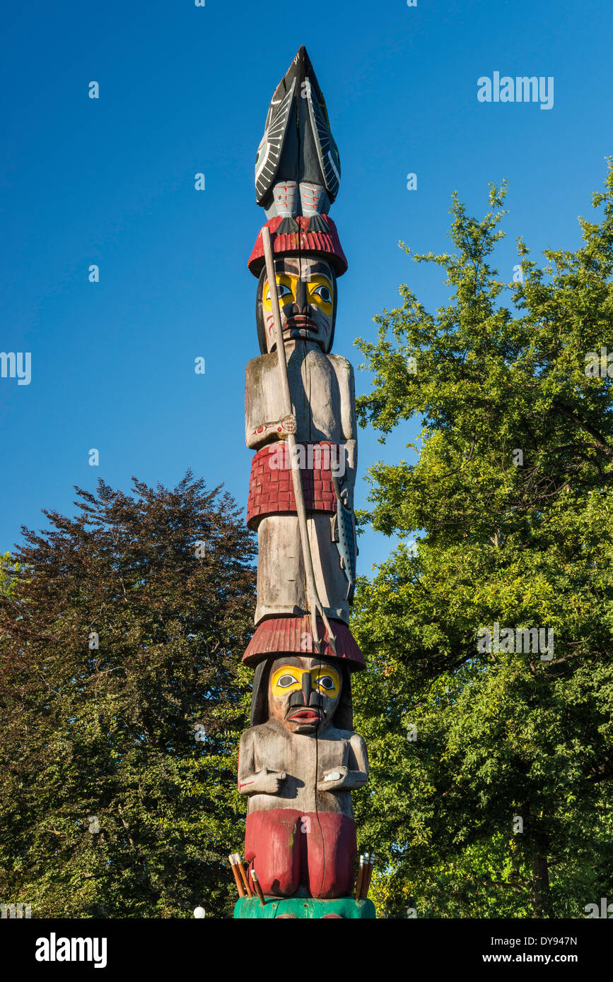 La conoscenza del Totem, totem pole di Cicerone, Agosto, Victoria, Isola di Vancouver, British Columbia, Canada Foto Stock