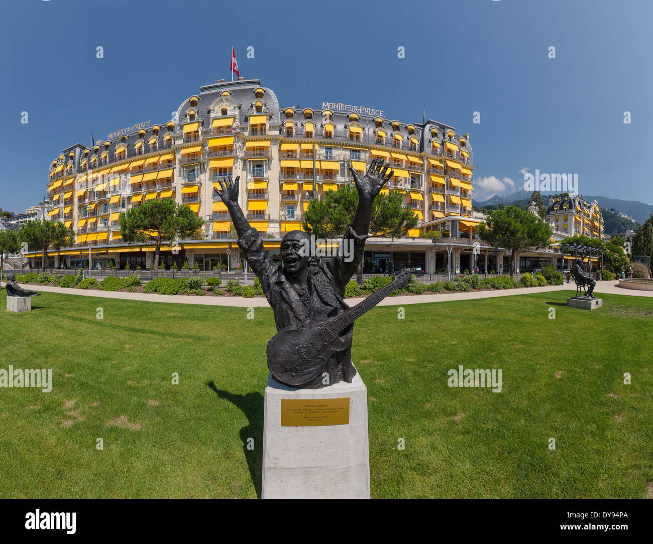 Montreux Palace, città, villaggio, Campo, Prato, estate, statua, Montreux, Vaud, Svizzera, Europa, Carlos Santana, Foto Stock