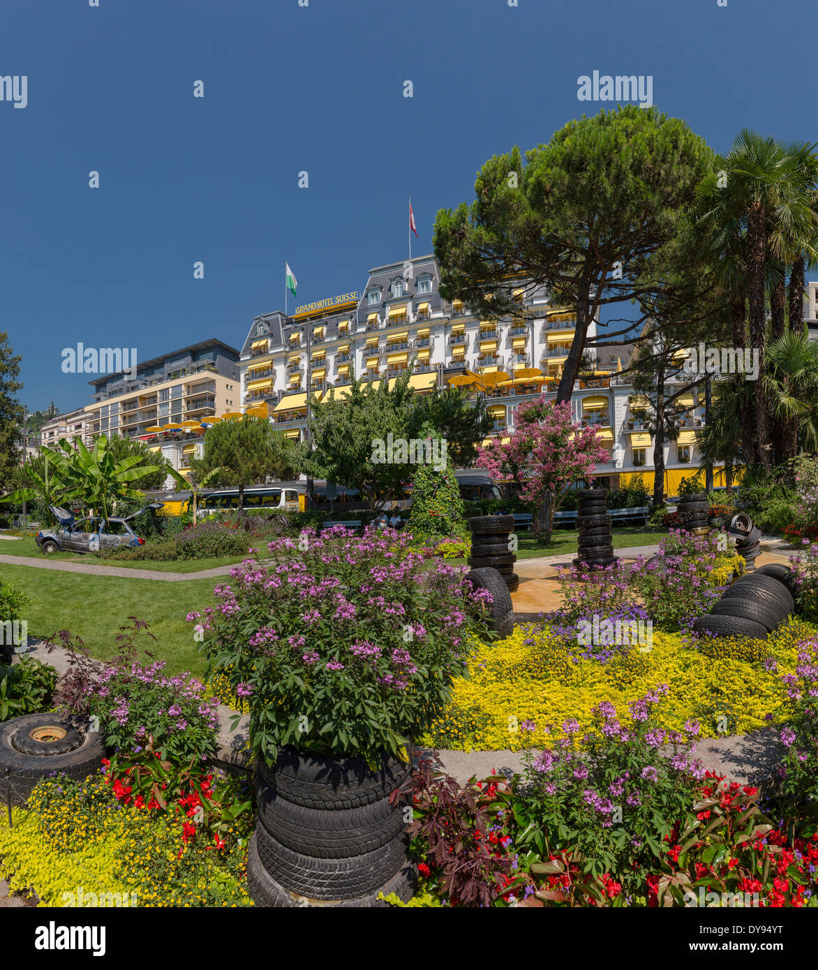 Il Grand Hotel Suisse hotel park Quai Edouard-Jaccoud villaggio città fiori d'estate il parco giardino Montreux Vaud Svizzera Europa, Foto Stock
