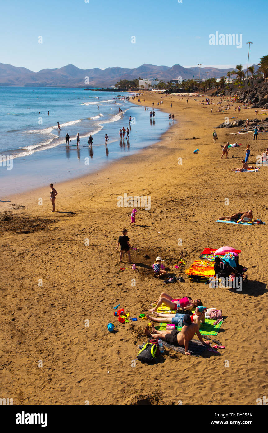 Playa Grande spiaggia di Puerto del Carmen, Lanzarote, Isole Canarie, Spagna, Europa Foto Stock