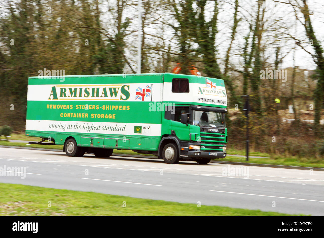 Un Armishaws distacco carrello che viaggia lungo la A23 road a Coulsdon, Surrey, Inghilterra Foto Stock