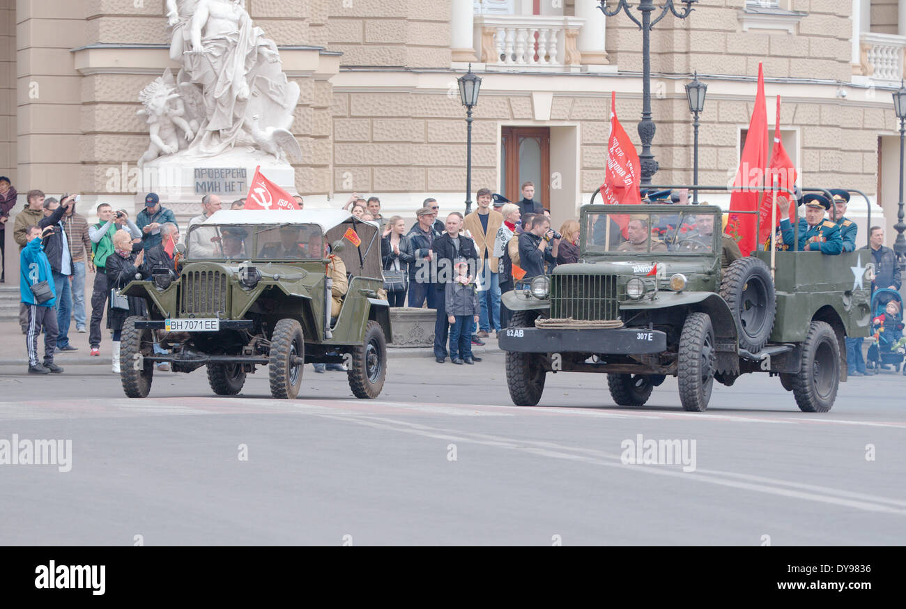 Odessa, Ucraina. 10 Aprile, 2014. La ricostruzione parade Aprile 10, 1944, dedicato alla liberazione di Odessa dal tedesco invasore fascista Credito: Andrey Nekrasov/Alamy Live News Foto Stock