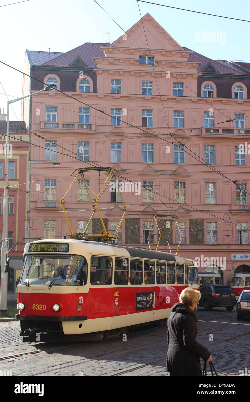 Uno stile vecchio tram elettrico teste per Masarykovo station, Praga. Foto Stock