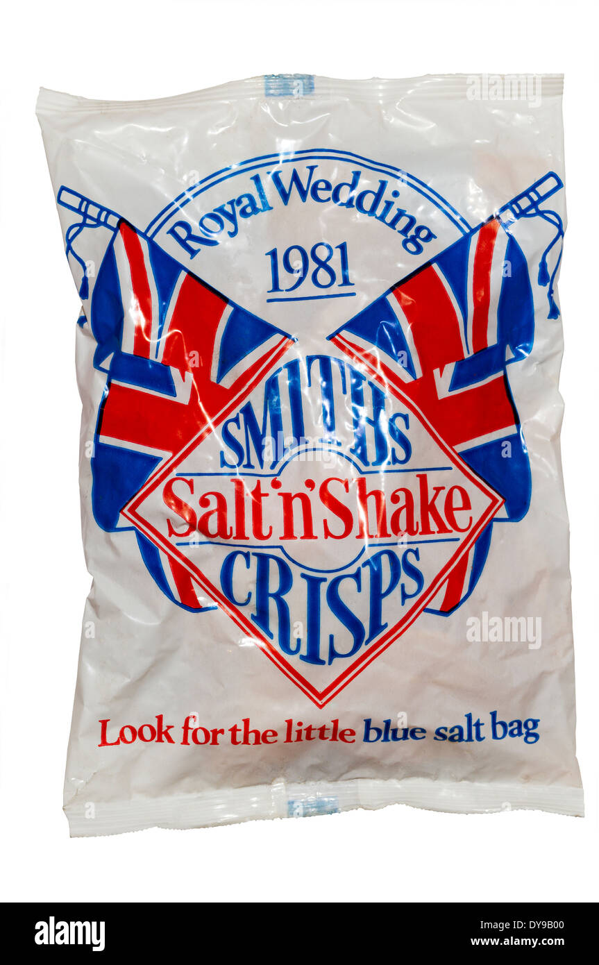 Un pacchetto di souvenir commemorativi del Royal Wedding patatine venduto per festeggiare le nozze del principe Charles e Lady Diana Spencer. Foto Stock