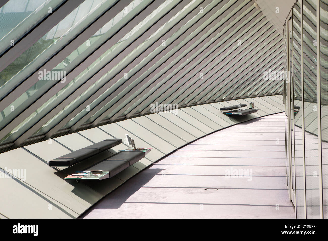 Regno Unito, Inghilterra, Norfolk, Norwich, Sainsbury Centre for Visual Arts, corridoio vetrato Foto Stock