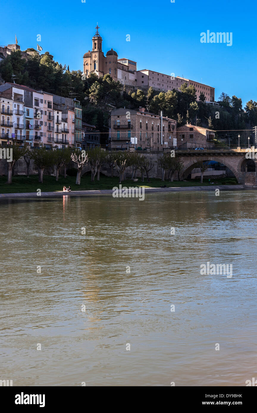 Balaguer accanto al fiume Segre. Foto Stock
