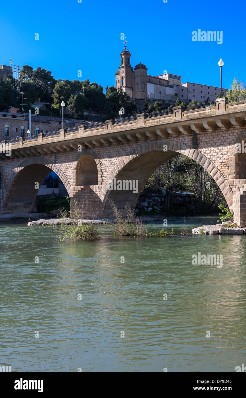 Balaguer accanto al fiume Segre. Foto Stock