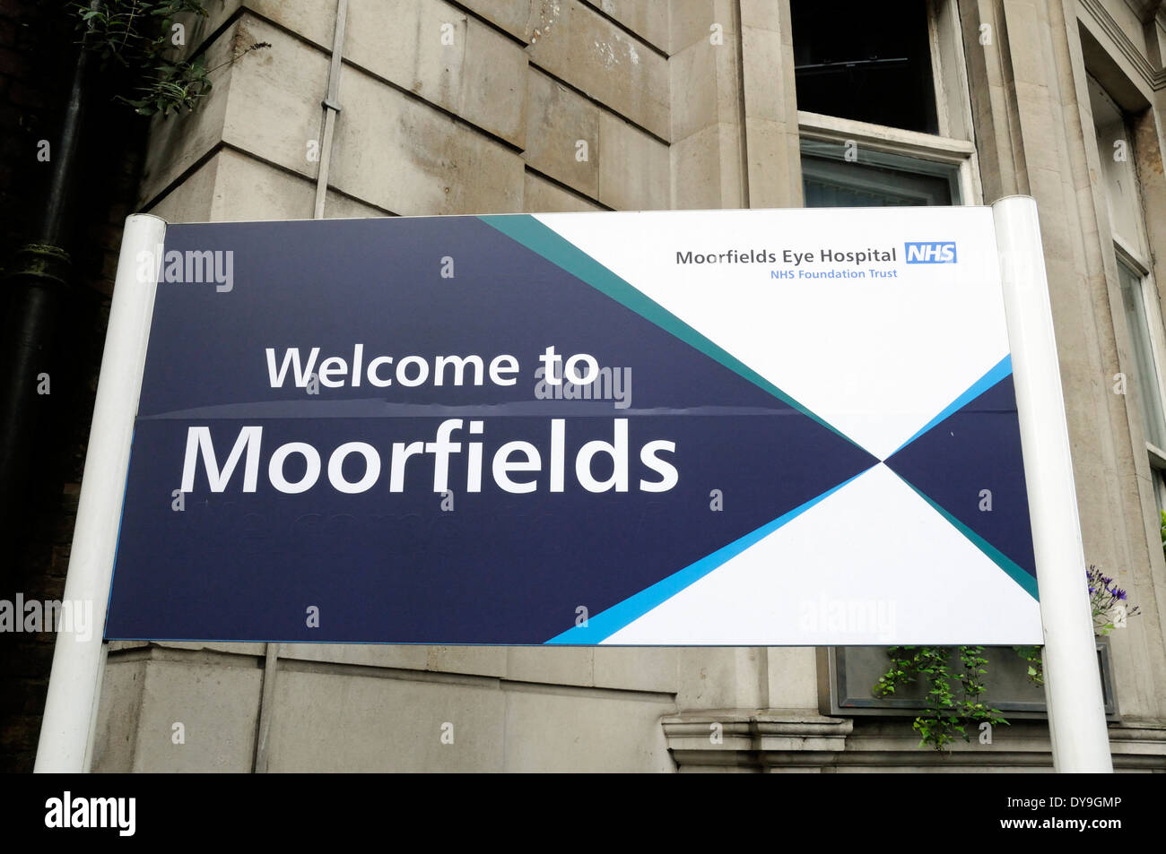Benvenuto a Moorfields Eye Hospital segno, Old Street, London Borough di Islington Inghilterra, Regno Unito Foto Stock