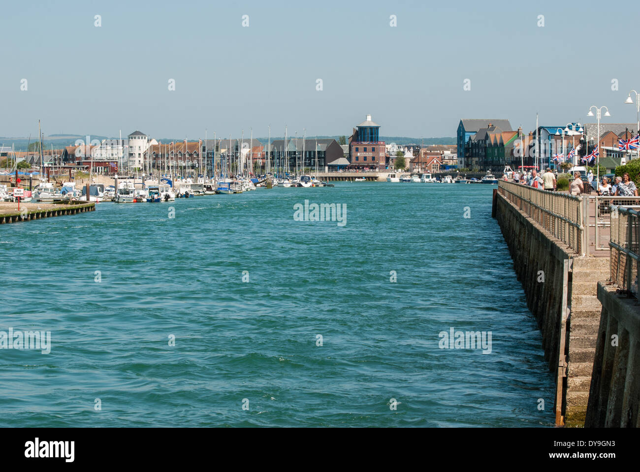 Il fiume Arun a Littlehampton nel West Sussex sulla costa sud dell'Inghilterra. Foto Stock