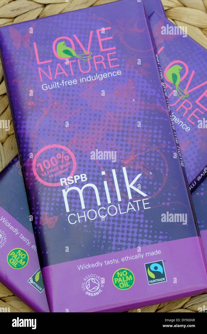 Ethical Bio Fairtrade il commercio equo e solidale il cioccolato non contenente olio di palma realizzato per RSPB Royal Society per la protezione degli uccelli Foto Stock