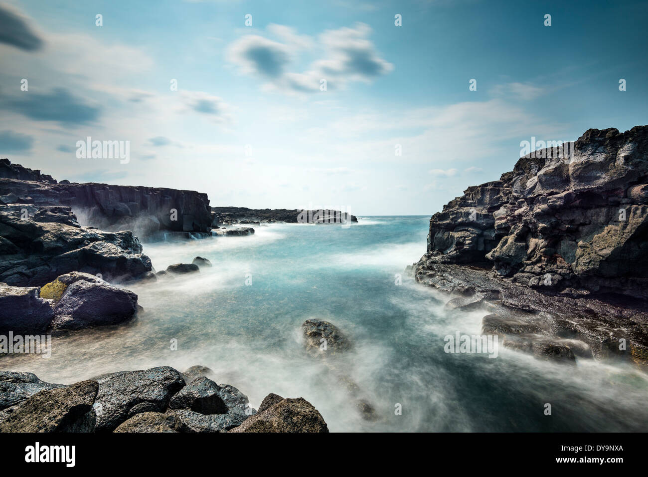 La roccia vulcanica sulla costa di Hachijojima, Giappone. Foto Stock