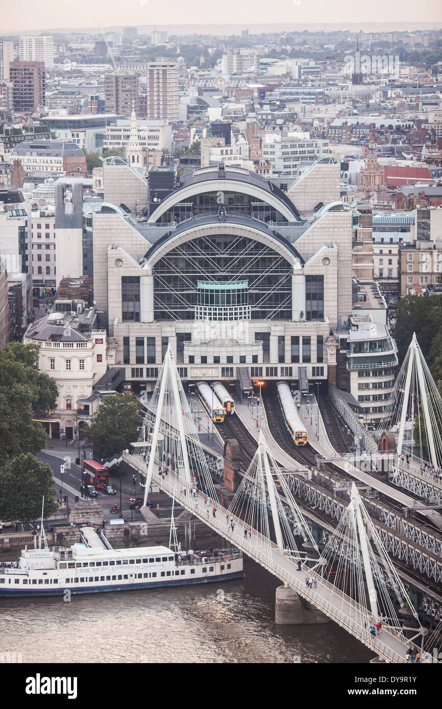 Una veduta aerea di Embankment Stazione ferroviaria a Londra Foto Stock