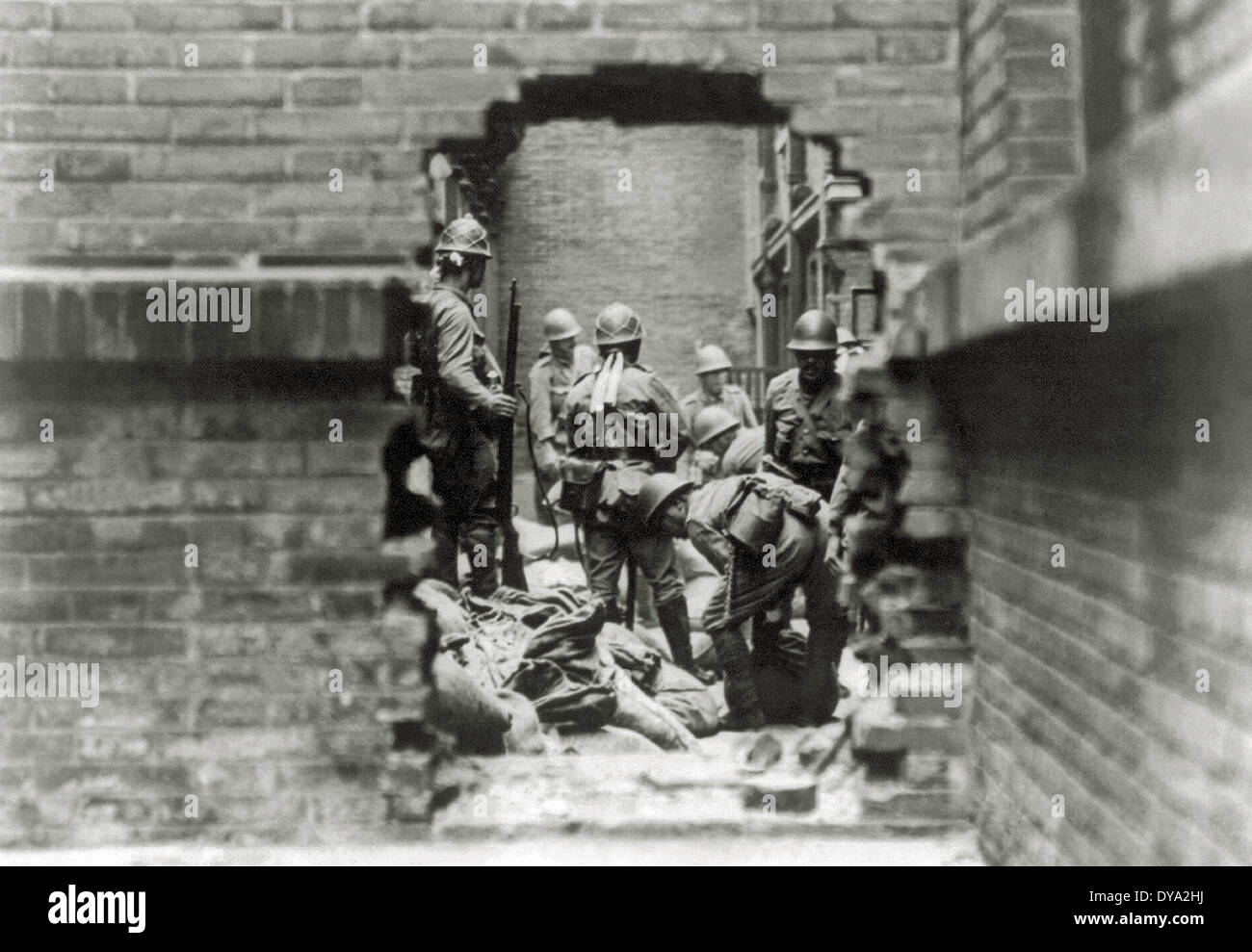 WW II, storico, Guerra, guerra mondiale, la seconda guerra mondiale, Cina, Giapponese, soldato, street fight, Shanghai, 1937, casa di lotta, Foto Stock