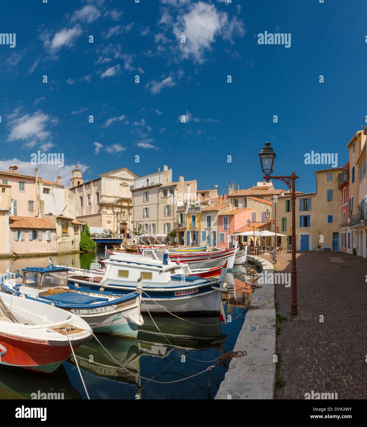 Quai Brescon, città, villaggio, acqua, estate, navi, barca, Martique, Bouches du Rhone, Francia, Europa Foto Stock
