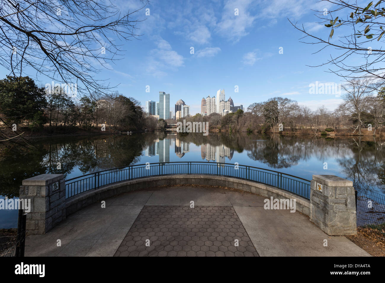 Midtown Atlanta cityscape dal popolare parco piemontese. Foto Stock