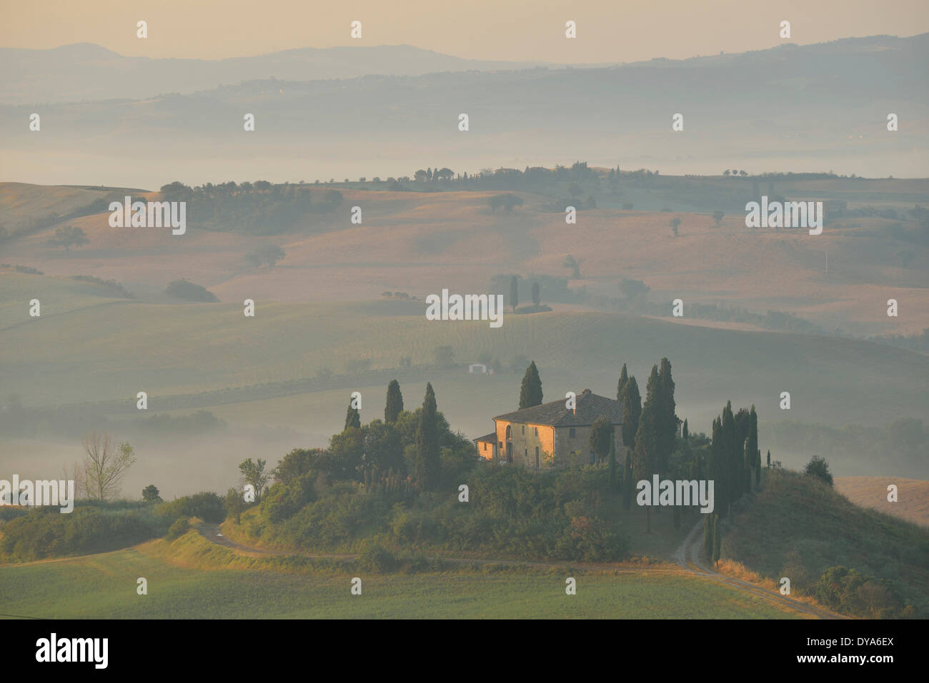 Europa Mediterraneo italiano italia Toscana provincia di Siena Casa di rotolamento hill hill sunset punto ultima luce vista lookout Foto Stock