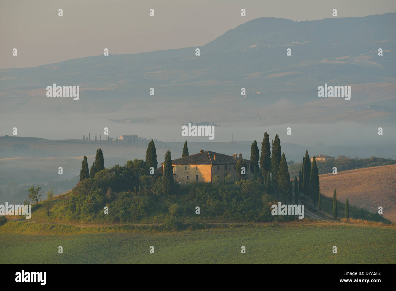 Europa Mediterraneo italiano italia Toscana provincia di Siena Casa di rotolamento hill hill tramonto ultimo punto di luce vista collina Foto Stock