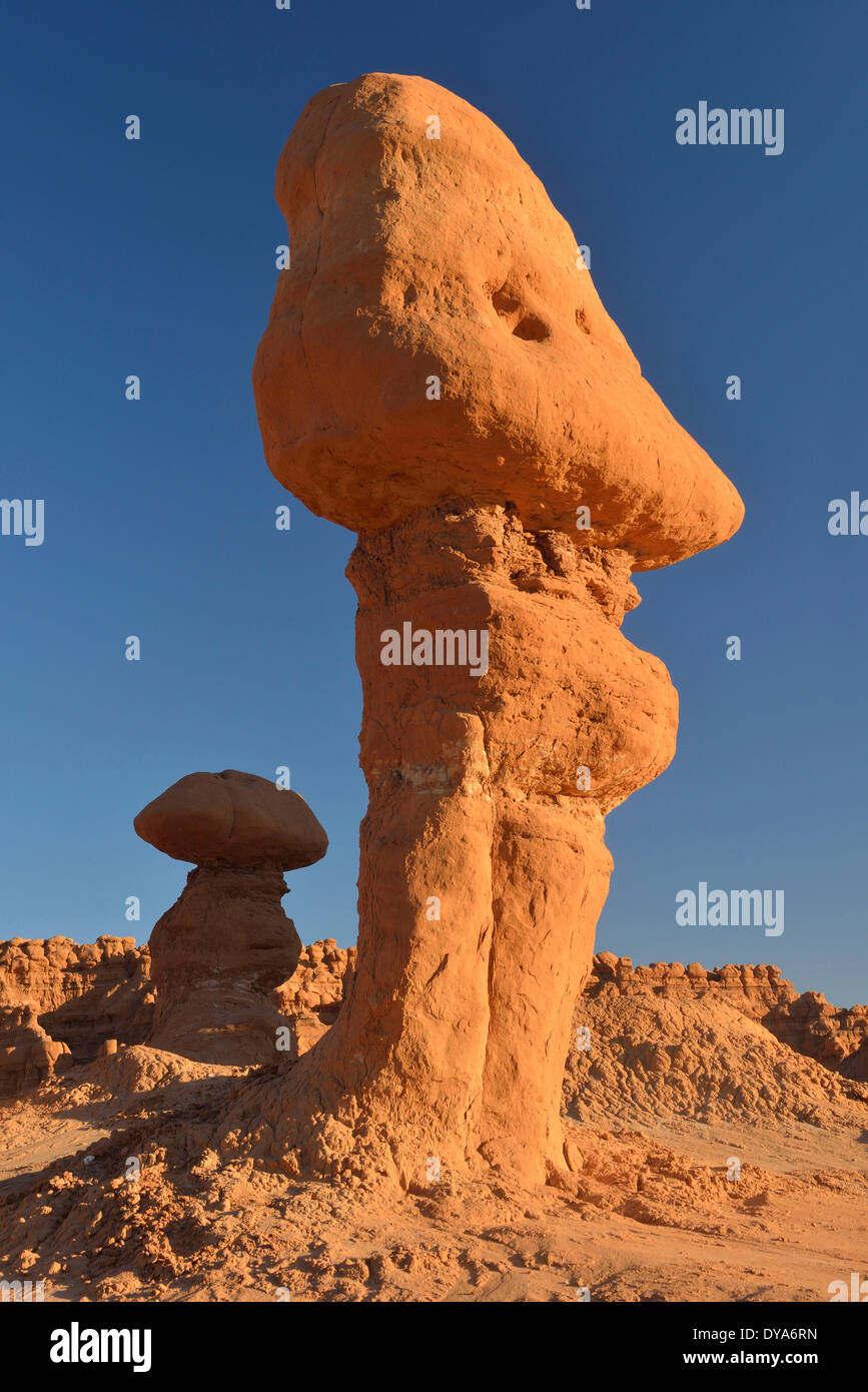 USA America Stati Uniti Utah Colorado Plateau southern Goblin Valley State Park Hoodoo San Rafael Reef rocce erosio verticale Foto Stock