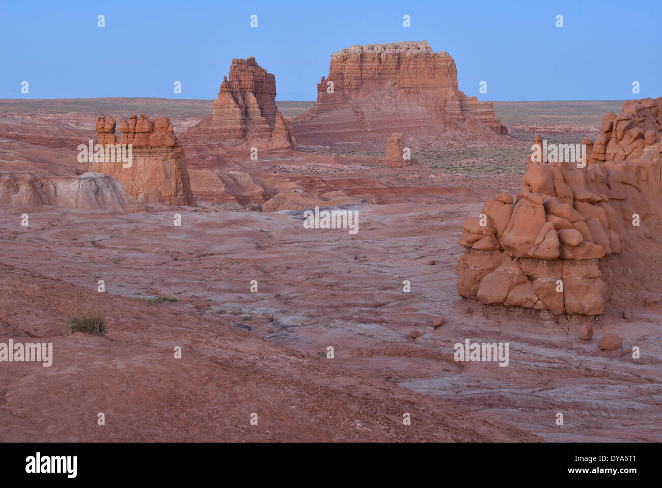 USA America Stati Uniti Utah Colorado Plateau southern Goblin Valley State Park Hoodoo San Rafael Reef rocce arenarie butte Foto Stock
