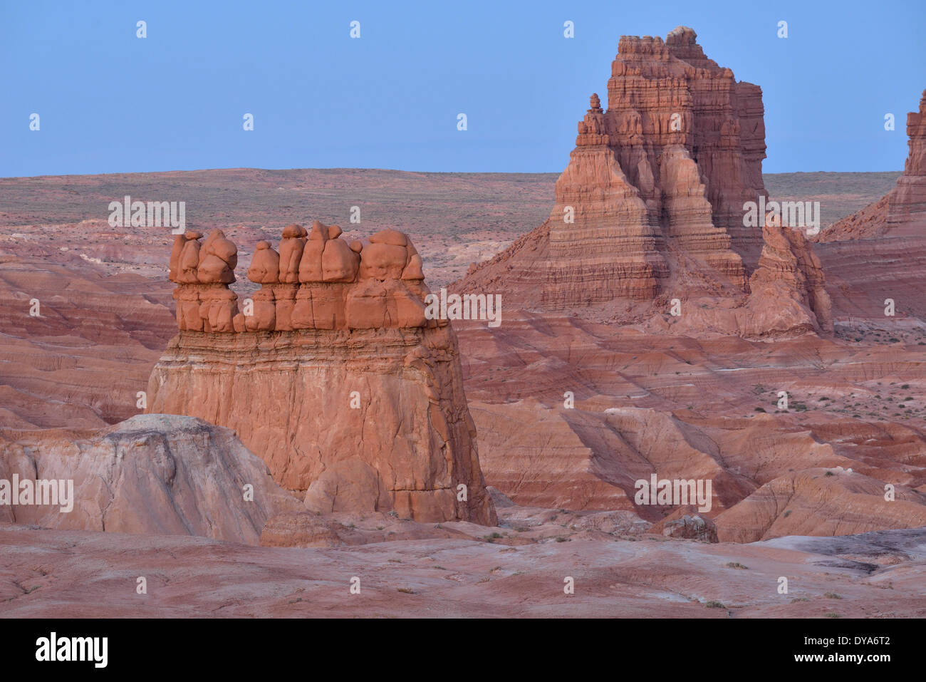 USA America Stati Uniti Utah Colorado Plateau southern Goblin Valley State Park Hoodoo San Rafael Reef rocce arenarie butte Foto Stock