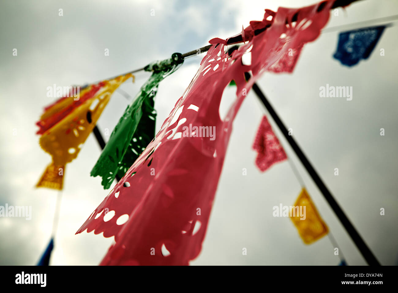 Bandiere di carta, papel picado a Cumbre Tajín, Messicano tradizionale decorazione della carta Foto Stock
