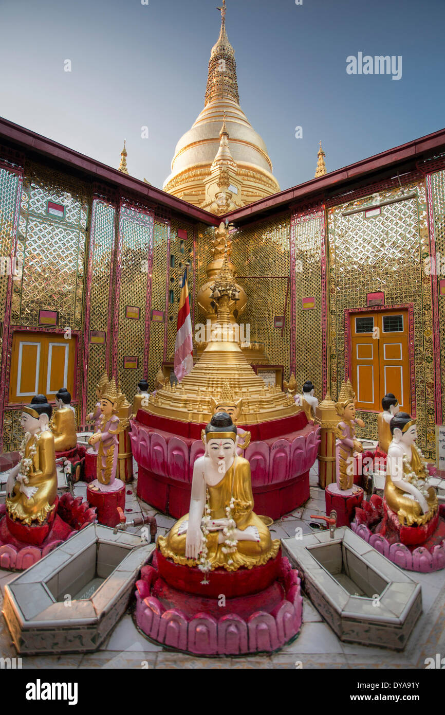 Mandalay, MYANMAR Birmania, Sutaungpyei, Asia, architettura, Buddha, Buddismo, colorato, a pagoda, Golden, pregando, rosso, viaggi Foto Stock