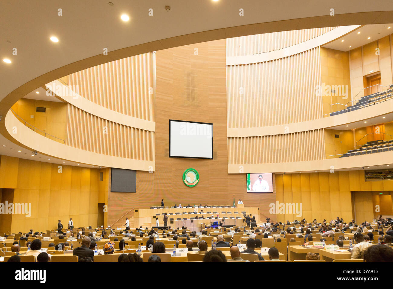 Etiopia ad Addis Abeba. 11 aprile 2014. I partecipanti del ventesimo anniversario commemorazione del genocidio in Ruanda si riuniranno presso l'AU Nelson Mandela Hall, il 11 aprile, 2014, in Etiopia ad Addis Abeba Credito: Dereje Belachew/Alamy Live News Foto Stock