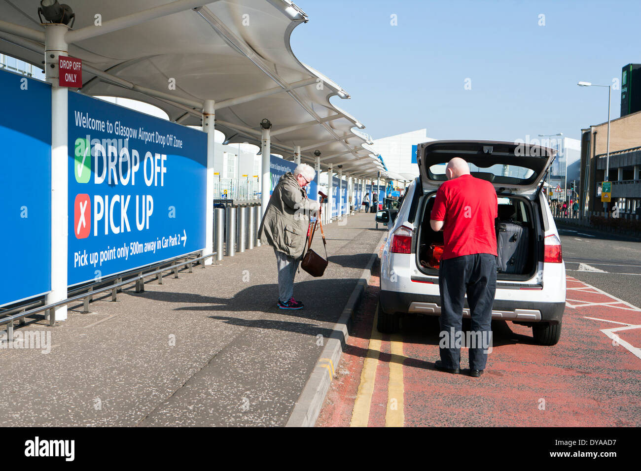 Drop off, area all'aeroporto internazionale di Glasgow Foto Stock