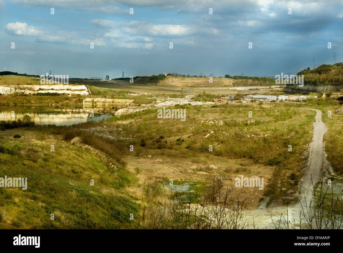 Ebbsfleet Valley Kent, il sito di cava della nuova Garden City proposta.  2014 2010S REGNO UNITO HOMER SYKES Foto stock - Alamy