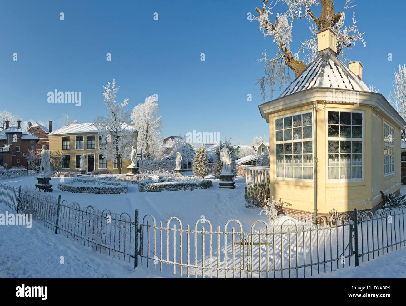 Paesi Bassi, Olanda, Europa Zaandijk, North Holland, città, villaggio, inverno, la neve, il ghiaccio, giardino, gelo, giardino, statue Foto Stock
