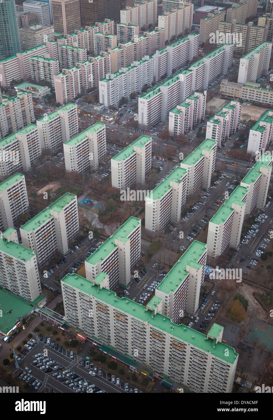 Corea Asia Seoul antenna Yeouido appartamenti architettura città blocchi colorati ordine di geometria panorama sui tetti di pianificazione tramonto Foto Stock