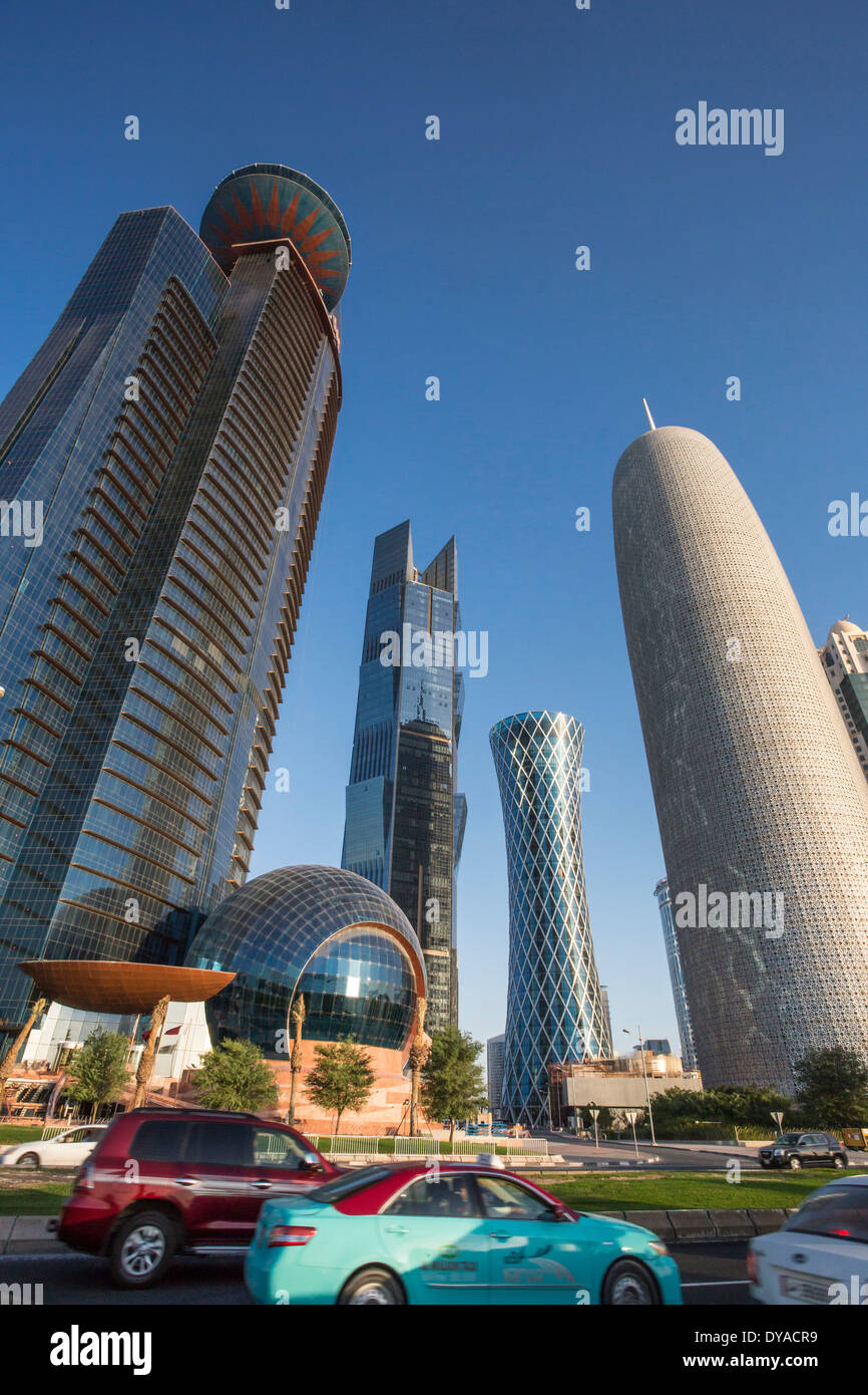 Al Bidda torre Burj Qatar Medio Oriente Qatar Doha Medio Oriente World Trade Center edifici di architettura città futuris colorati Foto Stock